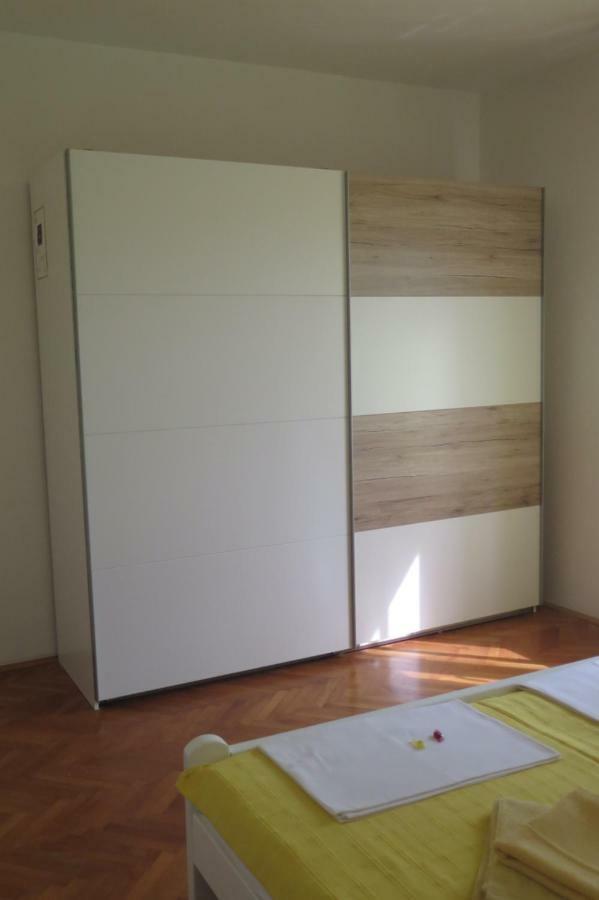 Lumbrela Apartments Starigrad Paklenica Exterior foto