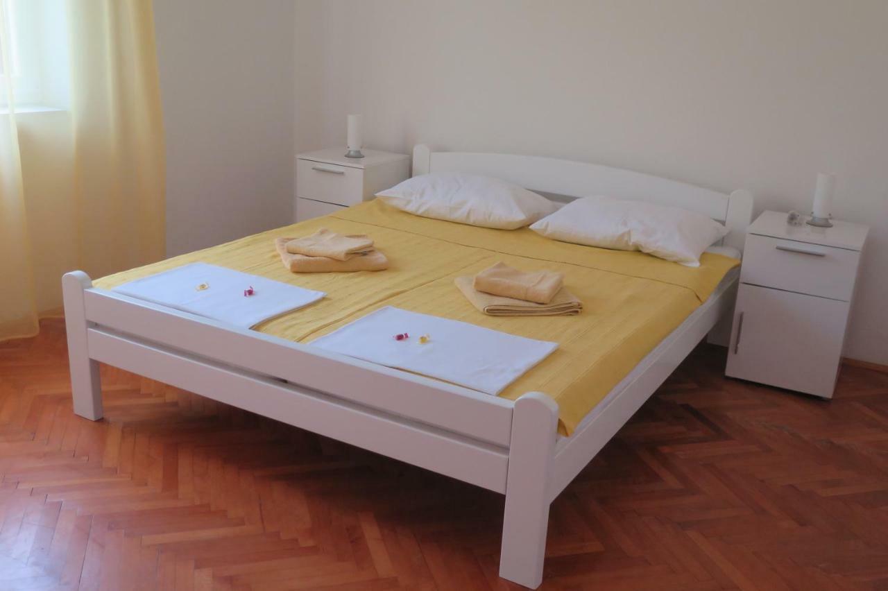 Lumbrela Apartments Starigrad Paklenica Exterior foto