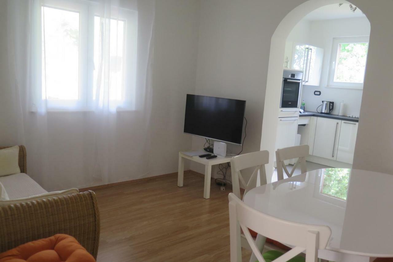 Lumbrela Apartments Starigrad Paklenica Exterior foto