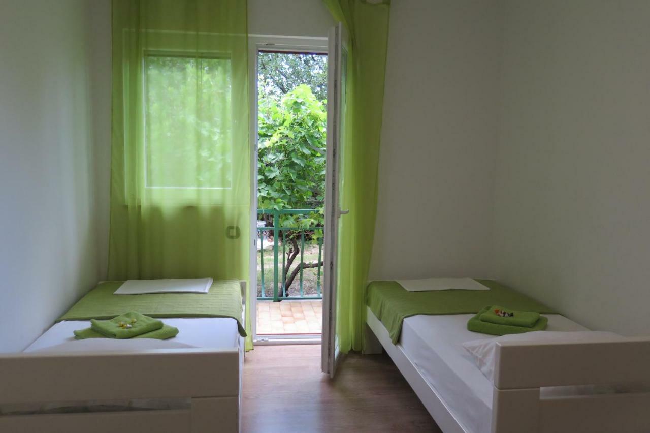 Lumbrela Apartments Starigrad Paklenica Exterior foto